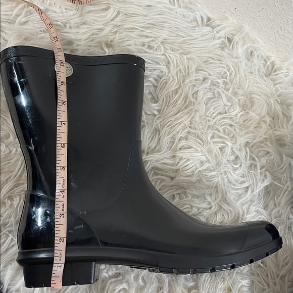 UGG Sienna Rain Boot Black High-Gloss Finish Real Fur From Sheep Size 12 NEW - Picture 13 of 16